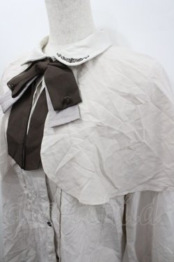 画像2: axes femme POETIQUE / ブローチ付フレアスリーブブラウス  アイボリー I-26-02-23-005-AX-BL-SA-ZI