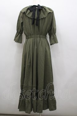 画像3: Amavel / Classy Ladyフリルロングワンピース  カーキ I-26-02-23-075-CA-OP-SA-ZI