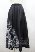 NieR Clothing / プリーツ&プリントスカート  黒ｘグレー I-26-02-25-087-PU-SK-SA-ZI