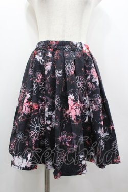 画像1: NieR Clothing / 九尾プリーツスカート  黒ｘ赤 I-26-02-25-088-PU-SK-SA-ZI