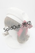 Amavel / ロゴリボンブローチ付きベレー帽  アイボリーｘ赤 I-26-02-25-102-CA-AC-SA-ZT0304X