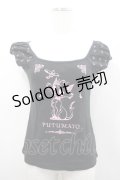 PUTUMAYO / チェリー&キャットプリントラグランカットソー  黒Ｘピンク I-26-02-25-012-PT-TO-SA-ZI