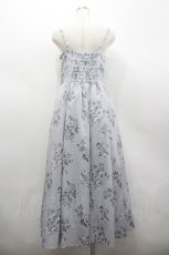 画像2: Maison de FLEUR Ayaka Sasaki / フラワープリントワンピース  グレー I-26-02-28-075-LO-OP-SA-ZI (2)