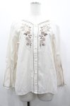 画像1: axes femme / 刺繍使いボリューム袖ブラウス  アイボリーＸ白 I-26-02-28-018-AX-BL-SA-ZI (1)