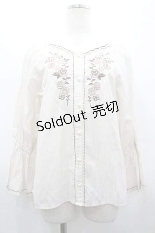 画像1: axes femme / 刺繍使いボリューム袖ブラウス  アイボリーＸ白 I-26-02-28-018-AX-BL-SA-ZI (1)