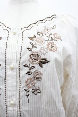 画像3: axes femme / 刺繍使いボリューム袖ブラウス  アイボリーＸ白 I-26-02-28-018-AX-BL-SA-ZI