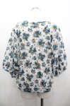 画像2: axes femme / 薔薇柄ドルマントップス  白Ｘ青 I-26-02-28-022-AX-TO-SA-ZI (2)