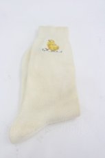 画像1: Karl Helmut / ヒヨコ刺繍ソックス  アイボリー I-26-03-04-122-EL-ZA-SA-ZI (1)