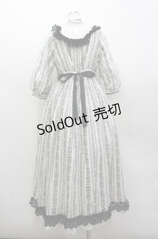 画像3: ALICE and the PIRATES / 〜Eden〜漆黒の薔薇と光の雫カラミドビーロングワンピース  白Ｘ黒 I-26-03-04-024-PA-OP-SA-ZI (3)