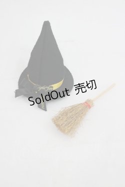 画像1: Triple fortune / 魔女帽&ホウキブローチ  黒Ｘベージュ I-26-03-05-055-EL-AC-SA-ZI