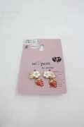 m petit by misako / AMイチゴイヤリング  赤Ｘ白 I-26-03-05-059-LO-AC-SA-ZI