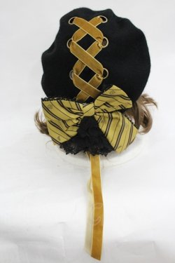 画像2: ATELIER PIERROT / ハリー・ポッター リボンブローチ付きレースアップベレー帽  ハッフルパフ（イエロー） I-26-03-05-081-EL-AC-KB-ZI