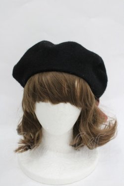 画像1: ATELIER PIERROT / ハリー・ポッター リボンブローチ付きレースアップベレー帽  グリフィンドール（レッド） I-26-03-05-083-EL-AC-KB-ZI