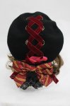 画像2: ATELIER PIERROT / ハリー・ポッター リボンブローチ付きレースアップベレー帽  グリフィンドール（レッド） I-26-03-05-083-EL-AC-KB-ZTK033 (2)