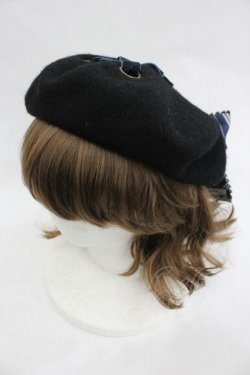 画像1: ATELIER PIERROT / ハリー・ポッターリボンブローチ付きレースアップベレー帽  レイブンクロー（ブルー） I-26-03-05-084-EL-ZA-KB-ZI