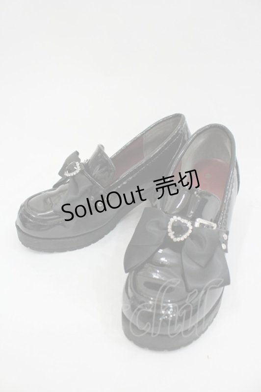 画像2: Amavel / ハートビジュー付きローファーパンプス  ブラック I-26-03-05-009-CA-SH-SA-ZI (2)