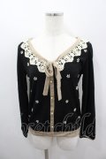 axes femme / パール&ビジューフラワープルオーバー M クロ I-26-03-06-035-AX-TO-SA-ZI