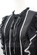 画像2: Angelic Pretty / エポールフリルブラウス  黒Ｘ白 I-26-03-06-067-AP-BL-SA-ZI (2)