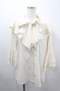 axes femme / タイ付姫袖風フリルブラウス  生成り I-26-03-06-002-AX-BL-SA-ZI