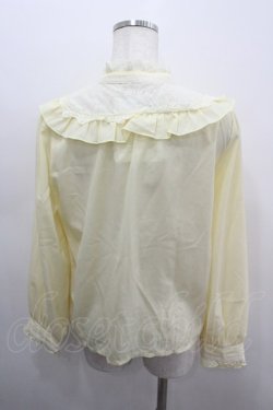 画像3: axes femme / ブローチ付きヨークレースブラウス  イエロー I-26-03-06-014-AX-BL-SA-ZI