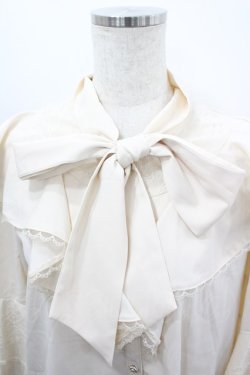 画像2: axes femme / タイ付姫袖風フリルブラウス  生成り I-26-03-06-002-AX-BL-SA-ZI