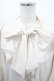 画像2: axes femme / タイ付姫袖風フリルブラウス  生成り I-26-03-06-002-AX-BL-SA-ZI (2)