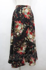 画像1: KANEKO ISAO / 赤い木の実とブーケ柄スカート  ブラック I-26-03-12-081-EL-SK-SA-ZI (1)