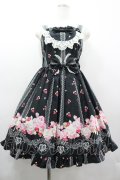 BABY,THE STARS SHINE BRIGHT / チェリーローズ柄ジャンパースカート  黒 I-26-03-14-065-BA-OP-TE-ZI