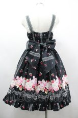 画像2: BABY,THE STARS SHINE BRIGHT / チェリーローズ柄ジャンパースカート  黒 I-26-03-14-065-BA-OP-TE-ZI (2)