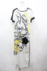 画像1: SEX POT ReVeNGe / バニーptダメージTシャツワンピース  白×黒×イエロー I-26-03-14-071-SP-OP-TE-ZI (1)