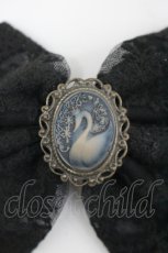 画像2: metamorphose / スワンカメオレースリボンバレッタ  黒 I-26-03-14-119-ME-AC-TE-ZI (2)