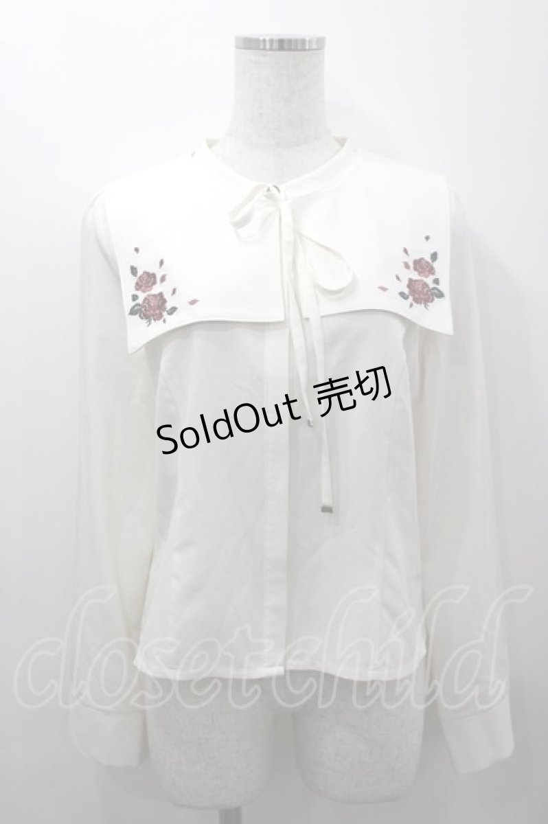 画像1: axes femme / 薔薇刺繍付け襟セットブラウス  白Ｘ赤 I-26-03-16-004-AX-BL-SA-ZI (1)