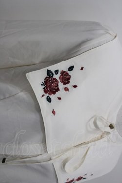 画像2: axes femme / 薔薇刺繍付け襟セットブラウス  白Ｘ赤 I-26-03-16-004-AX-BL-SA-ZI