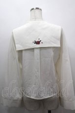 画像4: axes femme / 薔薇刺繍付け襟セットブラウス  白Ｘ赤 I-26-03-16-004-AX-BL-SA-ZI (4)