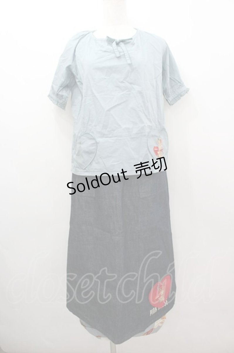 画像1: PINK HOUSE / アンジェリックラビッツ刺繍ハートポケット半袖ブラウス&総柄スカート(デニムオーバースカート付き)セットアップ  サックス I-26-03-16-055-LO-OP-SA-ZI (1)