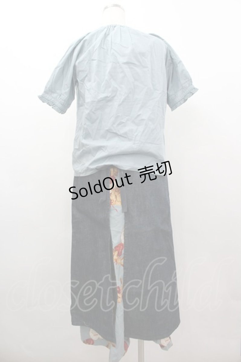 画像4: PINK HOUSE / アンジェリックラビッツ刺繍ハートポケット半袖ブラウス&総柄スカート(デニムオーバースカート付き)セットアップ  サックス I-26-03-16-055-LO-OP-SA-ZI (4)