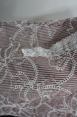 画像2: INGEBORG / ストライプアイレットリボン刺繍ブラウス 3(サイズ9号) 赤Ｘ白 I-26-03-16-014-LO-BL-SA-ZI (2)