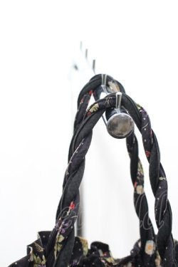 画像4: PINK HOUSE / いちごフラワーブーケ総柄ミニバッグ  黒 I-26-03-16-113-LO-BG-SA-ZI