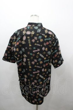 画像3: Q-pot. / シャイニーキャンディシャツ ユニセックス 黒 I-26-03-23-005-QP-BL-SA-ZI