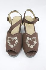 画像1: Fi.n.t / ブーケ刺繍ウッドライクソールサンダル M ブラウン I-26-03-23-122-CA-SH-SA-ZTK052 (1)