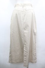 画像3: INGEBORG / ロゴ刺繍ポケットロングスカート  ベージュ I-26-03-25-102-LO-SK-SA-ZI (3)
