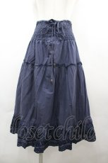 画像1: axes femme / フロント編み上げ&裾スパンコール刺繍スカート  ネイビー I-26-04-01-113-AX-SK-SA-ZI (1)