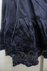 画像3: axes femme / フロント編み上げ&裾スパンコール刺繍スカート  ネイビー I-26-04-01-113-AX-SK-SA-ZI (3)