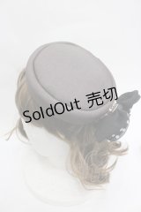 axes femme / ブローチ付カクテルハット  ブラウン I-26-04-03-089-AX-TO-TE-ZI