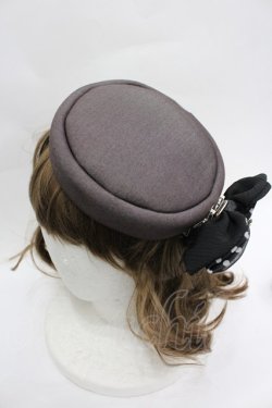 画像1: axes femme / ブローチ付カクテルハット  ブラウン I-26-04-03-089-AX-TO-TE-ZI