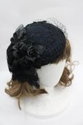 Morun x Muuna Stoik / コサージュ付きカクテルハット  黒 I-26-04-03-090-LO-ZA-SA-ZI