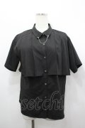 axes femme / チェーン付き半袖ブラウス  黒 I-26-04-06-001-AX-BL-SA-ZI