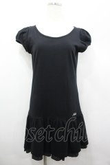 MILK / ロゴ刺繍&裾ドット半袖カットワンピース  黒Ｘ白 I-26-04-06-044-ML-OP-SA-ZI