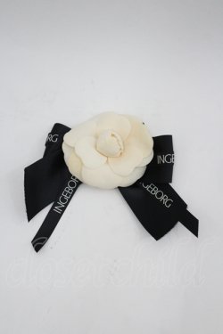 画像1: INGEBORG / カメリアリボンコサージュ  白×黒 I-26-04-06-119-LO-ZA-TE-ZI