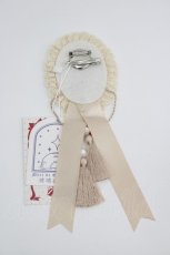 画像2: 仲夏物語 / 刺繍モチーフ&タッセルリボン2WAYクリップ  ベージュＸネイビー I-26-04-08-101-EL-ZA-SA-ZI (2)